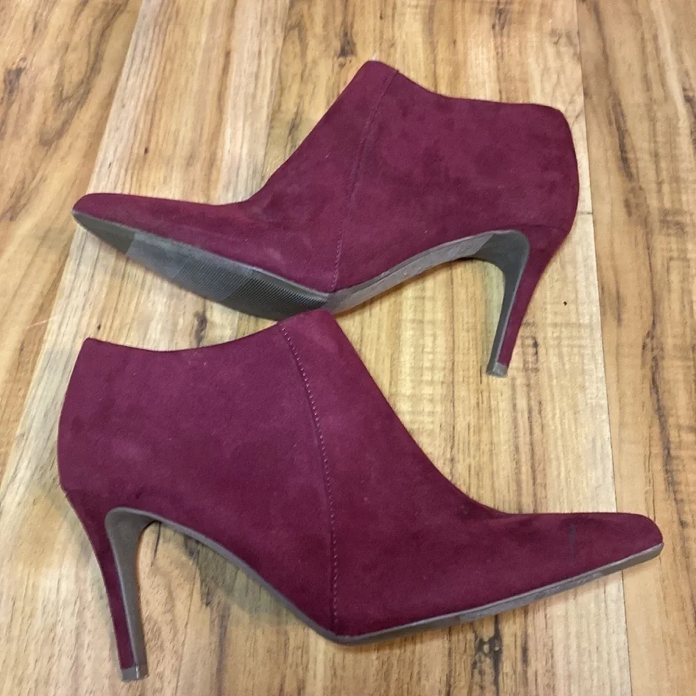 Old Navy Ankle Heel Boots Suede Maroon, size 7, zipper sides